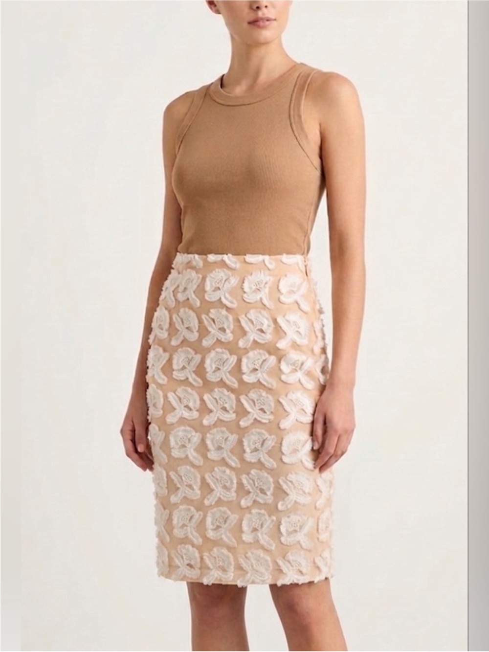 42nd & Fifth Cream Floral
Applique Pencil Skirt - Size 10 - EUC